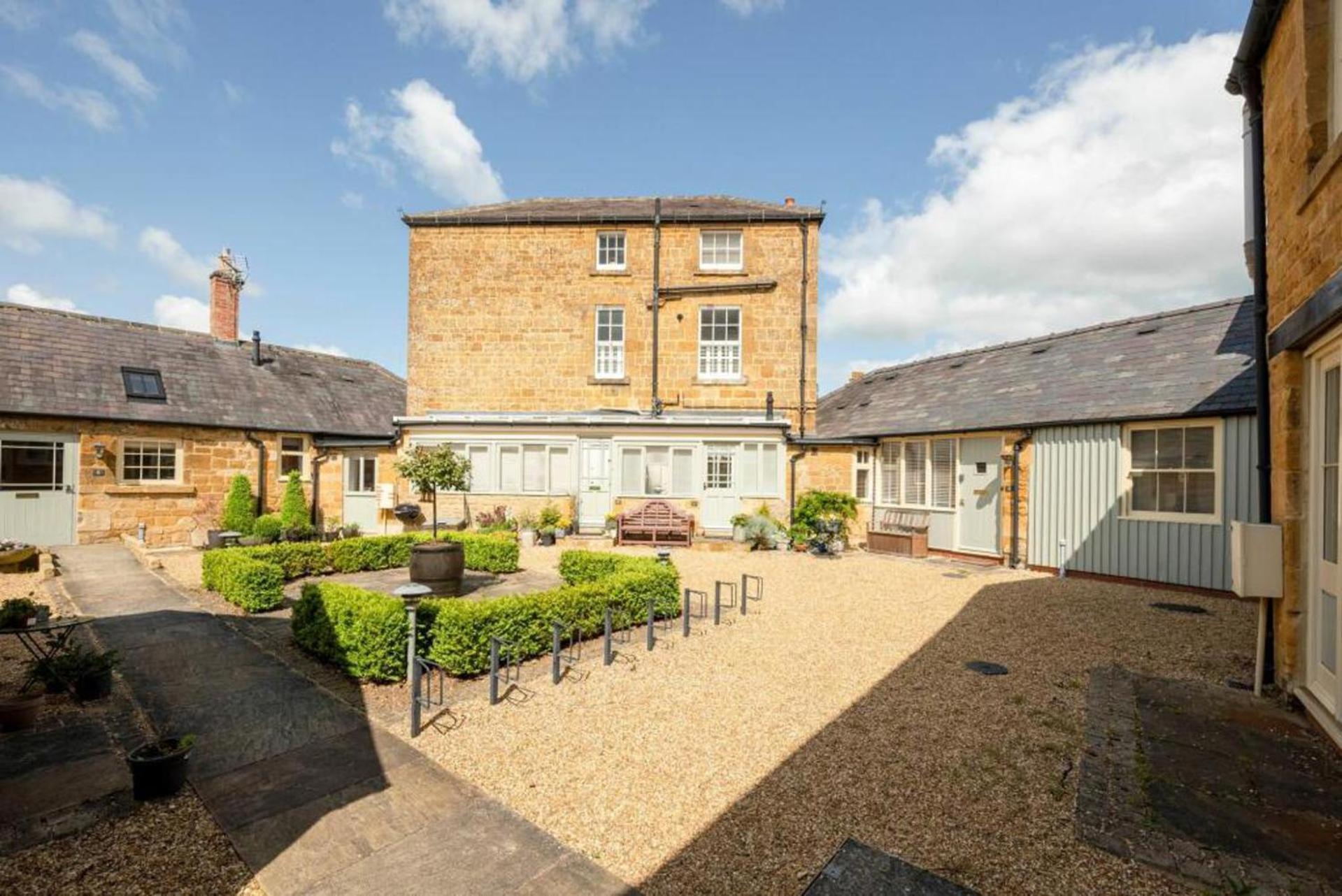 Immaculate 1-Bed Cottage In Moreton In Marsh Buitenkant foto